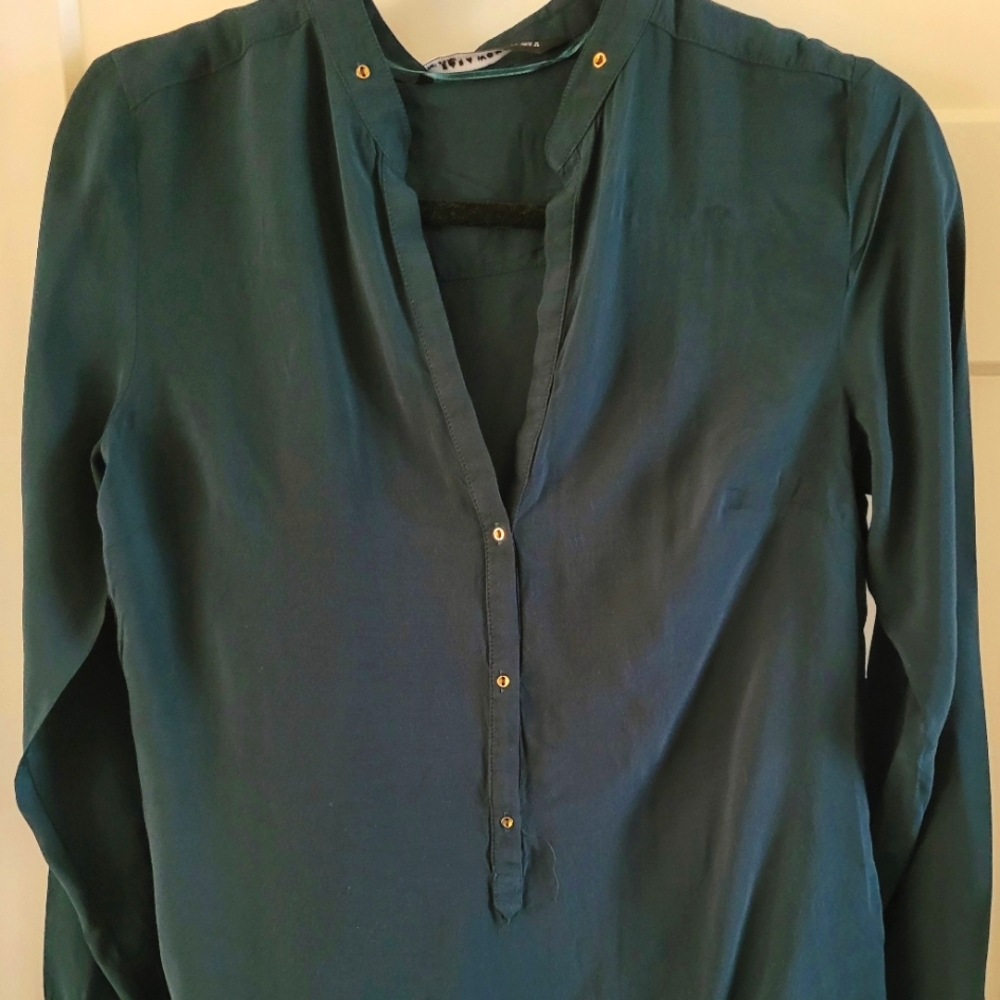 Zara Shirt Women M Hunter GREEN Button Up Long Sleeve Top V Neck